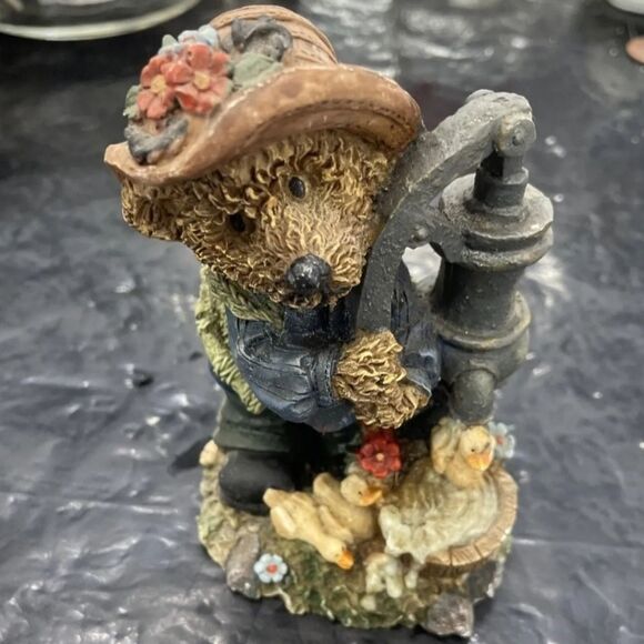 Boyd's Bears Outdoor Floral Brimmed Grandma Gardner Wash Spigot & Ducklings - Picture 7 of 9